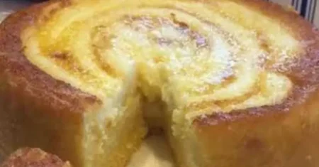 Bolo Pomoió: A Deliciosa Mistura de Pêssego e Coco