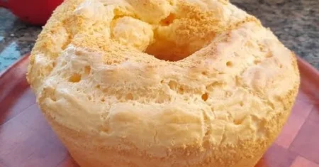 Bolo de Polvilho Irresistível: Casquinha Crocante e Interior Macio em Uma Receita Incrivelmente Fácil