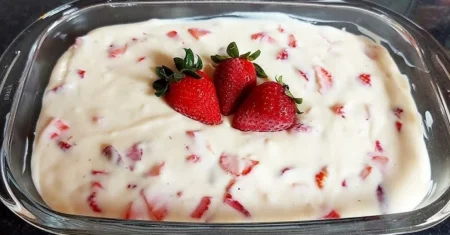 Creme Gelado de Morango: Uma Sobremesa Refrescante, Cremosa e Irresistível