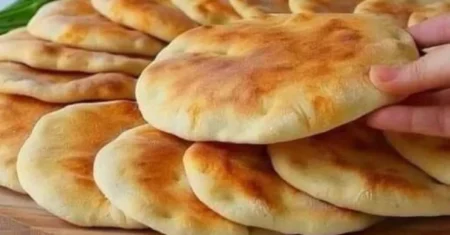 Pãozinho Simples com Apenas 3 Ingredientes: Receita Prática e Saborosa